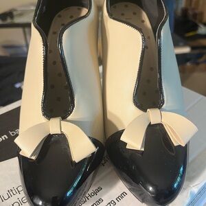 Chic Black and Cream Women's Retro Heels